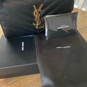SAINT LAURENTMonogramme Large Grain de Poudre Leather Flap Wallet